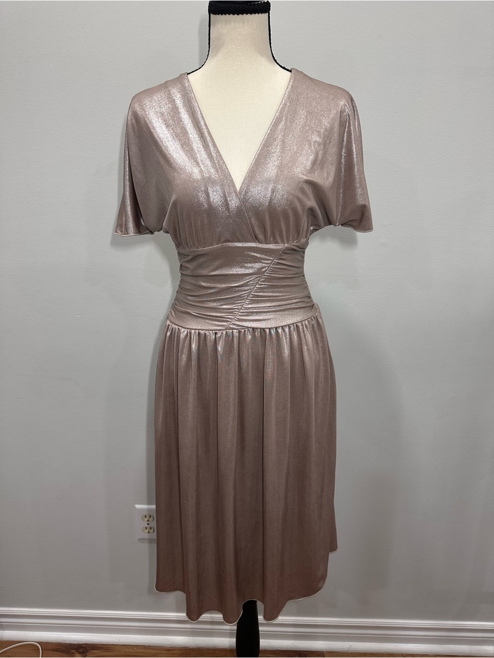 RINASCIMENTO 🇮🇹 Made in Italy Taupe Blush Pink Metallic V-Neck Dress Size Small